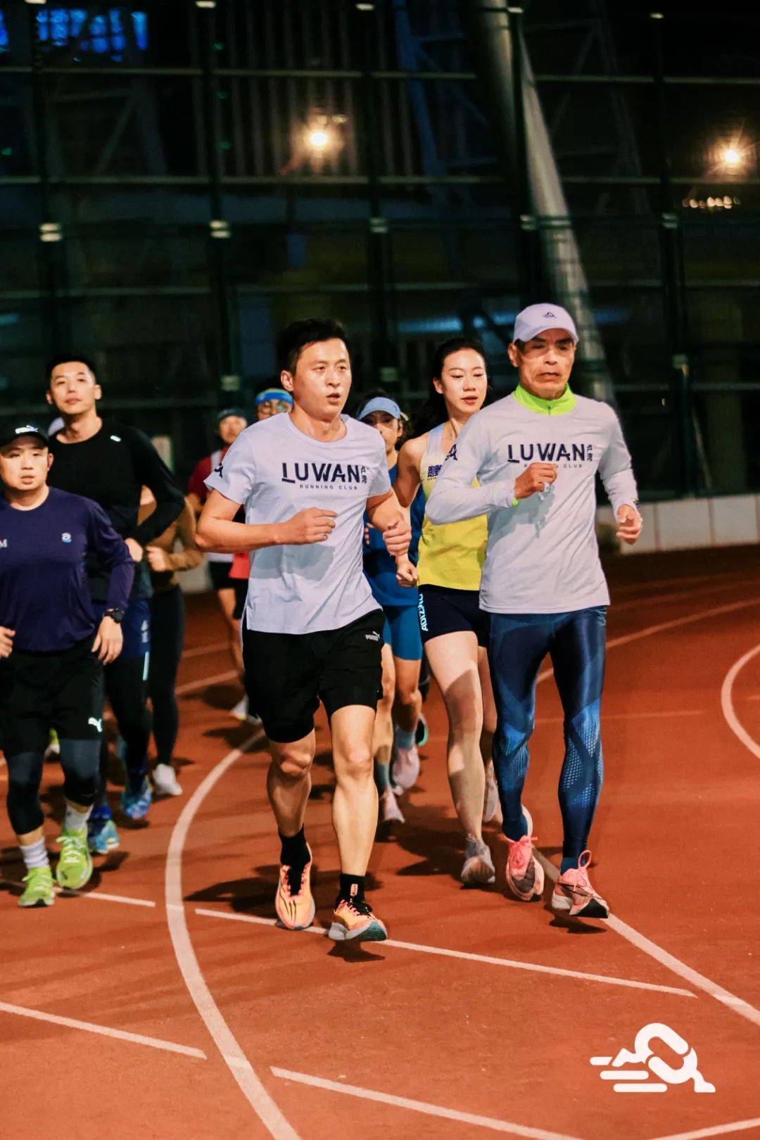 可惜了！捞相机命丧印尼海底的女子照片曝光，长相大气端庄